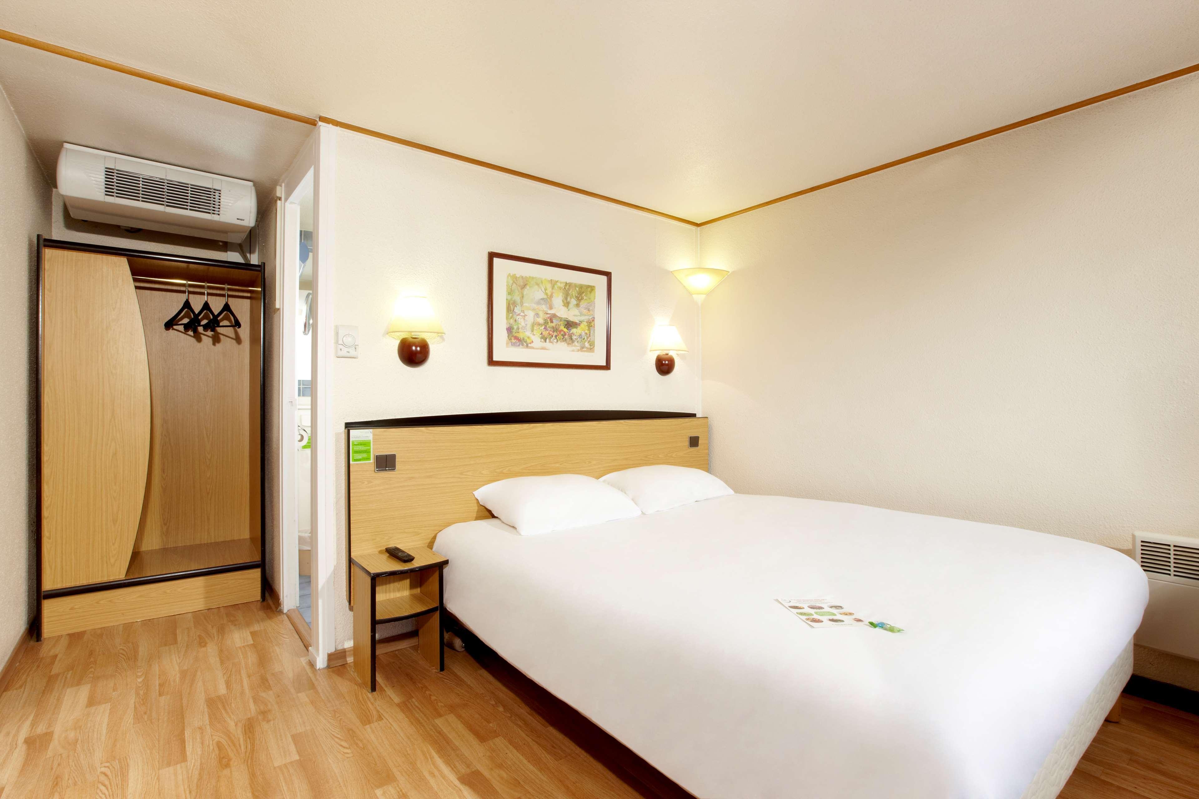 Hotel Campanile Calais Exterior foto