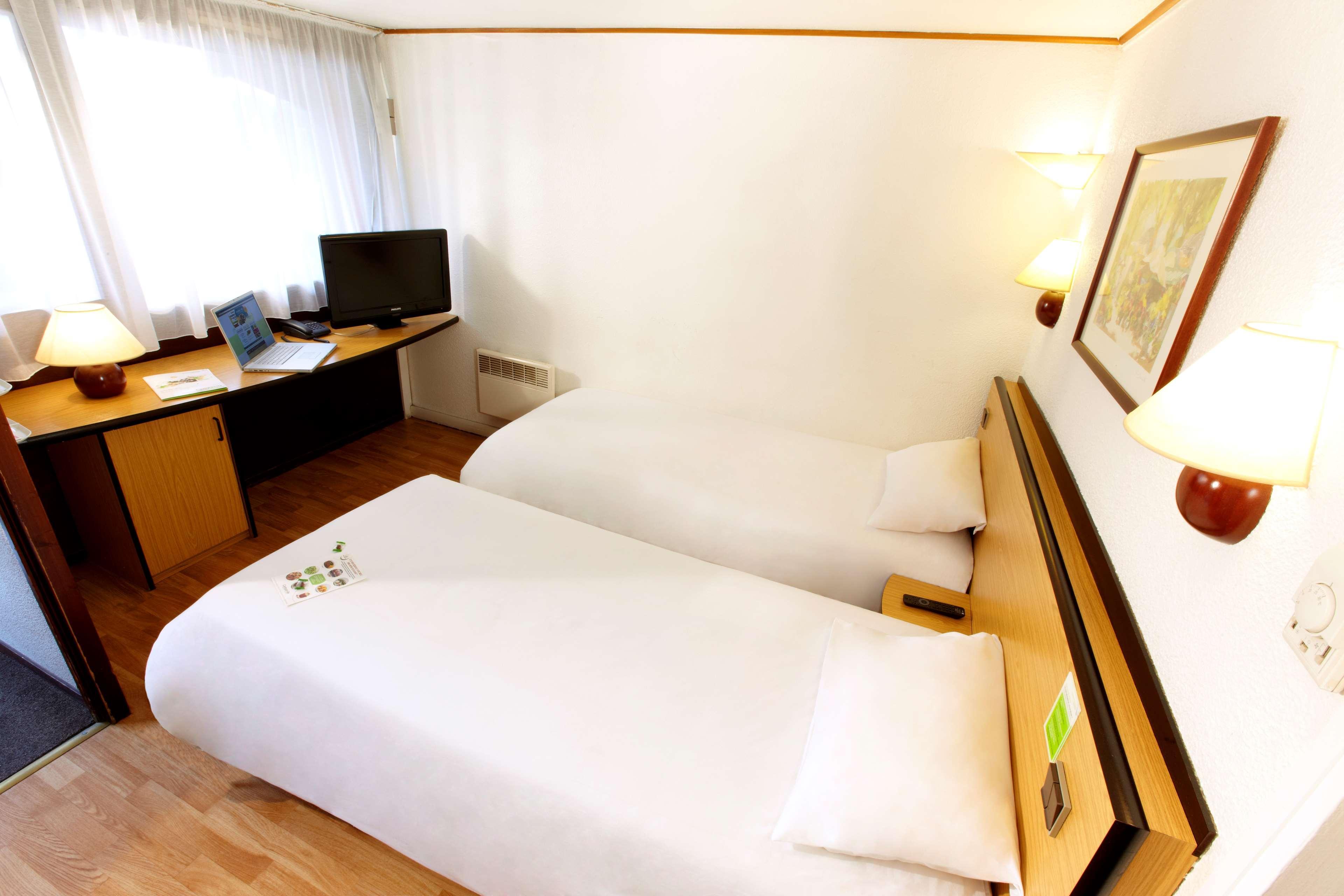 Hotel Campanile Calais Zimmer foto